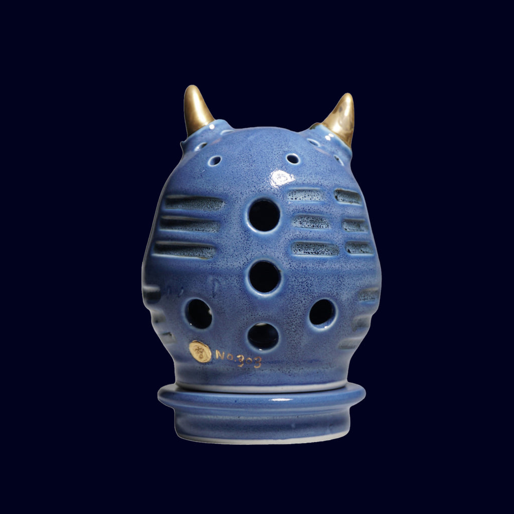 DOGABI CERAMIC INCENSE HOLDER BLUE WITH GOLD TEETH AND HORN