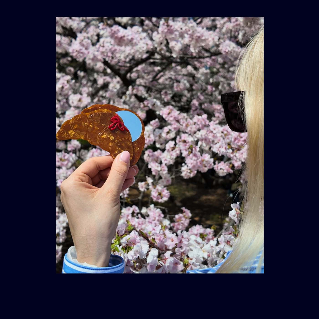 compact mirror croissant shape