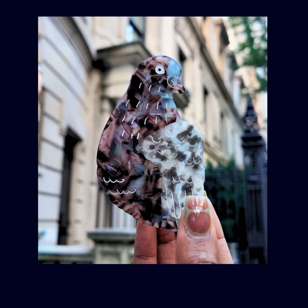 hair claw shaped as a pigeon