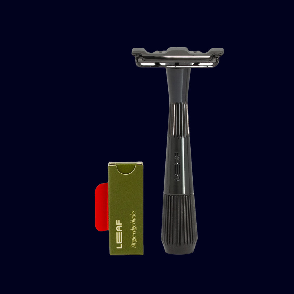 metal razor-safety razor by leaf with blades